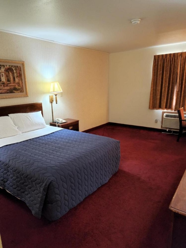 Family Budget Inn image 7