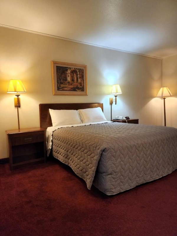 Family Budget Inn image 9